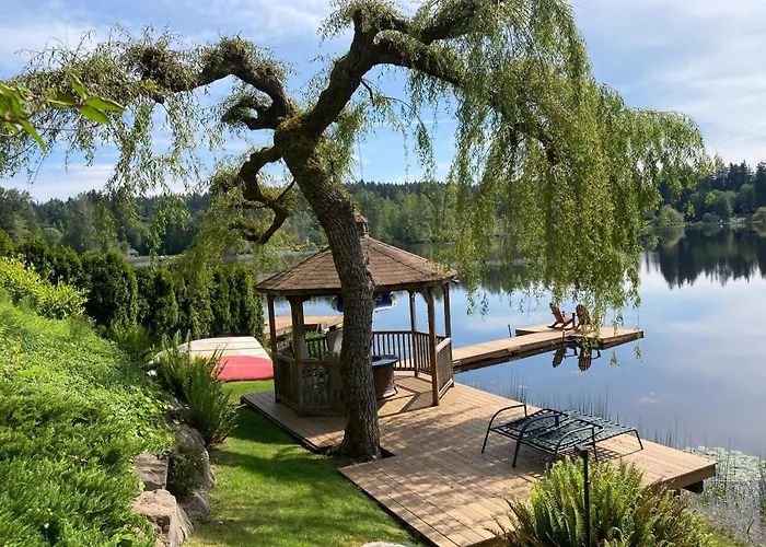 Cottage Lake Bed And Breakfast