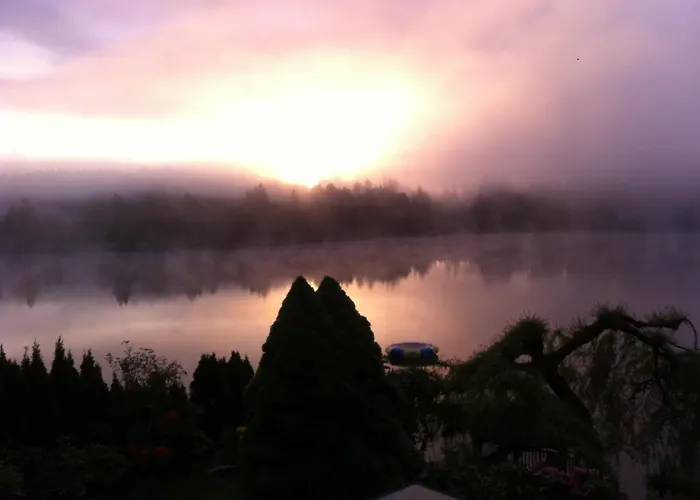 Cottage Lake Bed And Breakfast