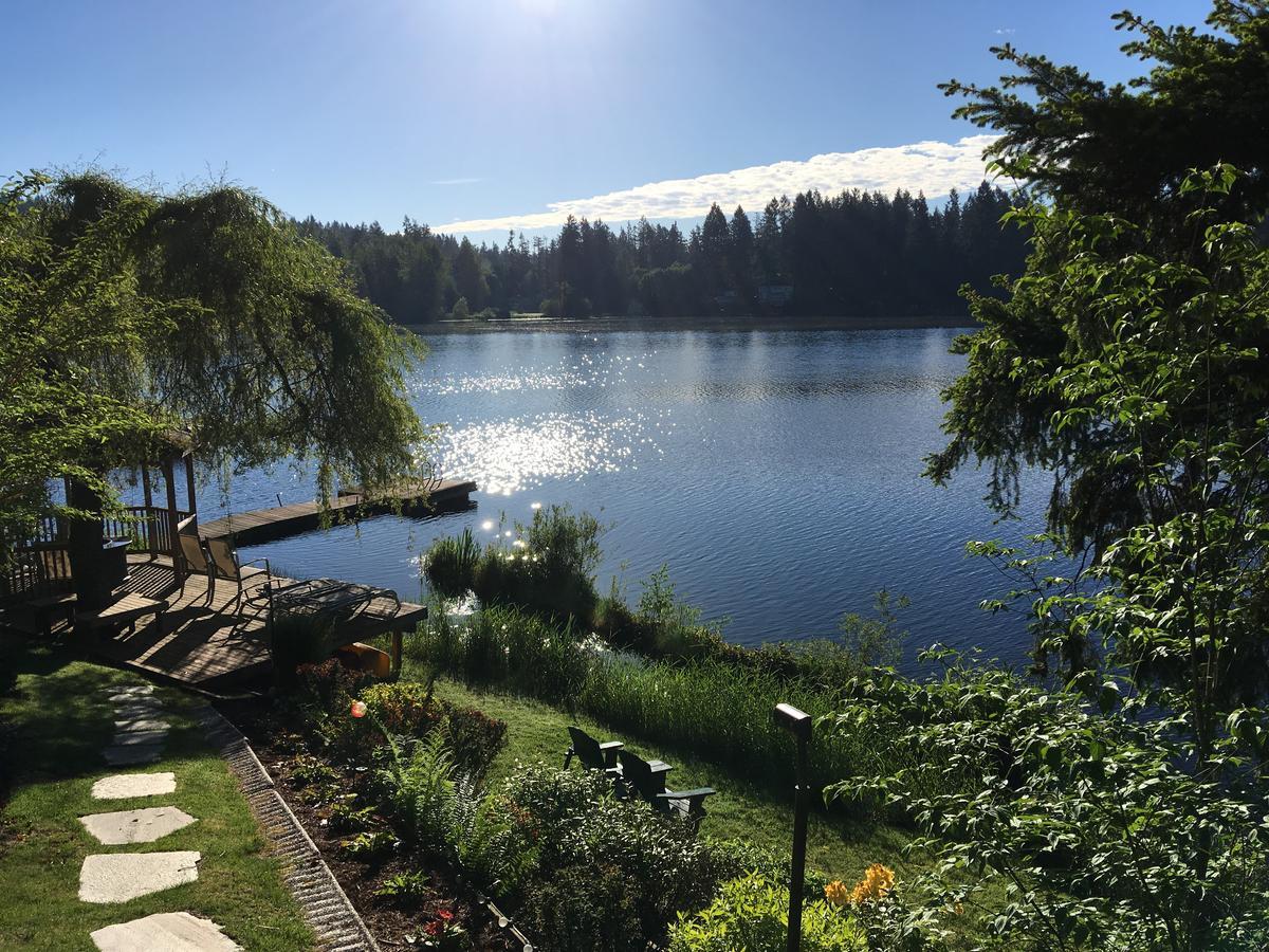 Cottage Lake Bed And Breakfast Bed & Breakfast