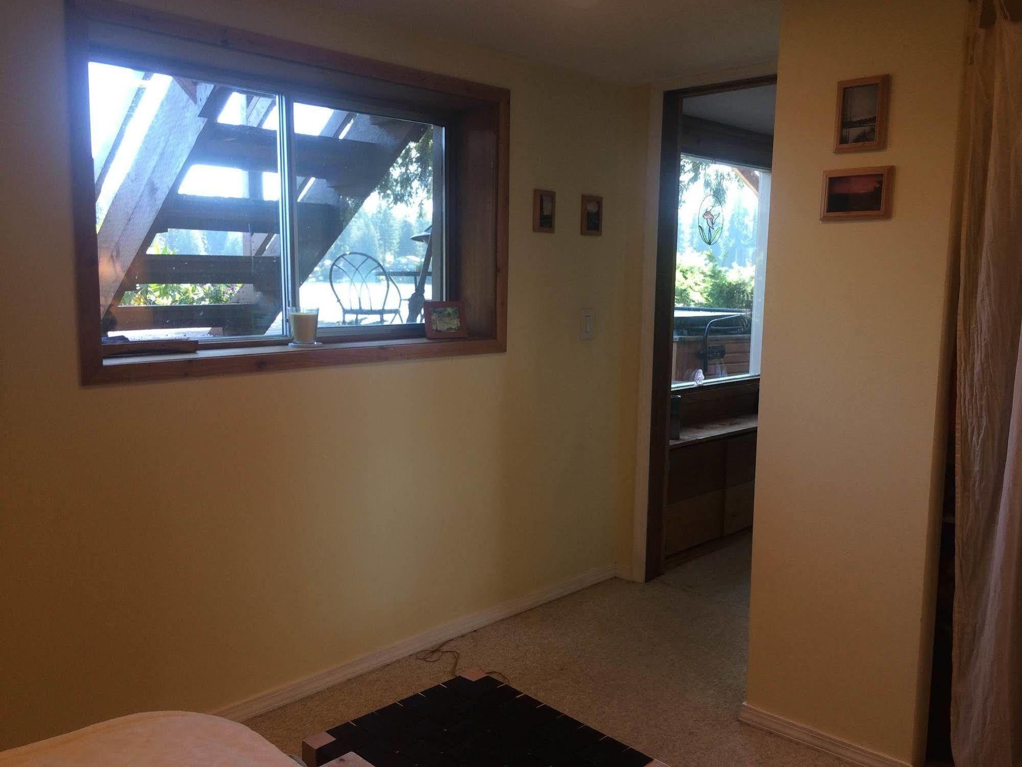 Cottage Lake Bed And Breakfast 2*